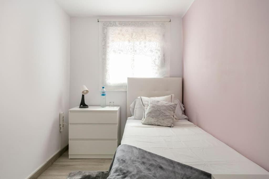 Habitaciones Bonitas Y Comodas L’Hospitalet de Llobregat Exterior foto